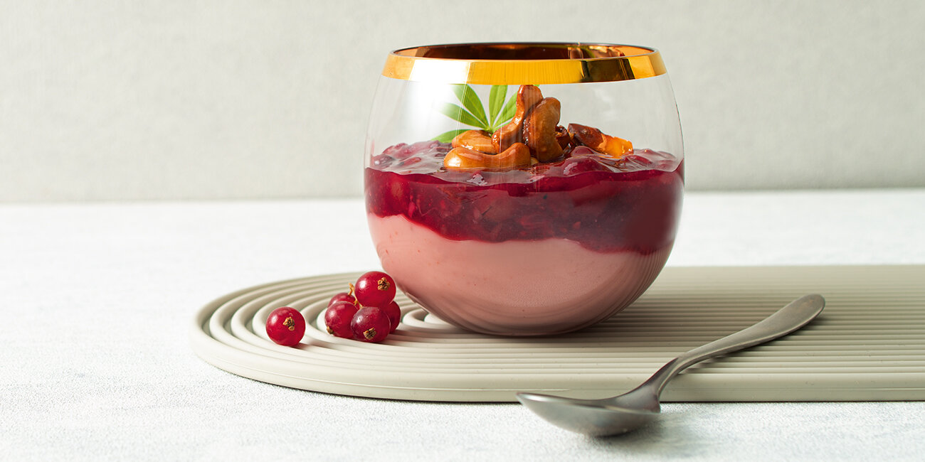 Hafer Rote Früchte & Rote Grütze Trifle mit Knuspercashews