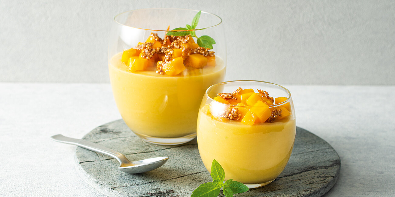 Hafer-Mango-Creme mit Sesamknusper