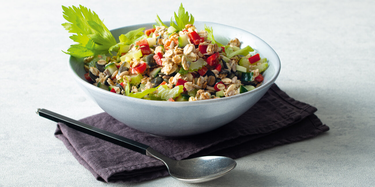 Herzhaftes Getreideflockenmüsli mit Gemüse